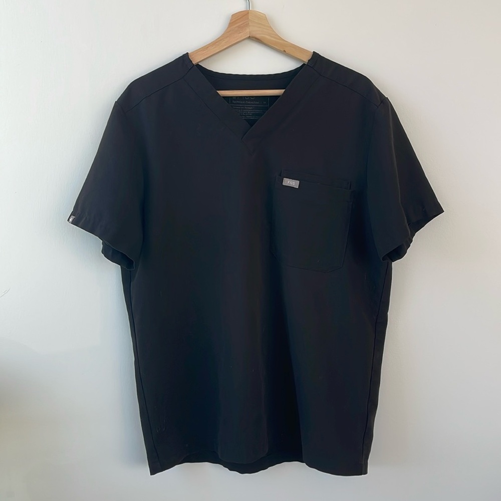 Figs 3 Pocket Scrub Top in Black